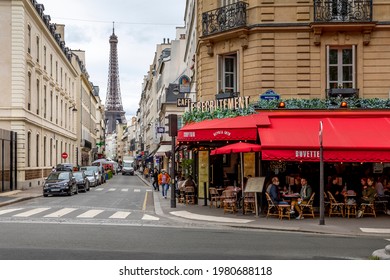 Paris, France - May 20, 2021: Day After Lockdown Due To Covid-19 In A Famous Parisian Cafe With Eiffel Tower In Background In Paris