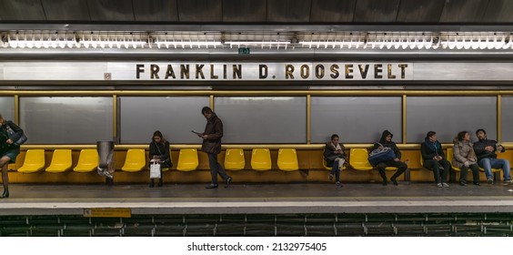 PARIS, FRANCE - MAY, 2016: Franklin Roosevelt Metro Station. The Paris Metro Is A Rapid Transit System In The Metropolitan Area. It Is Mostly Underground (214 Kilometres) And Has 303 Stations.