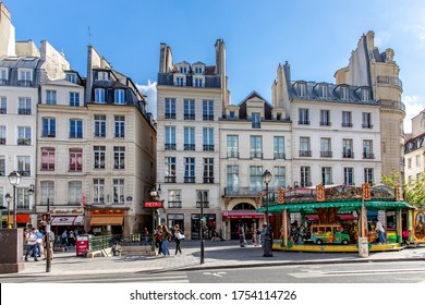 Paris, France - May 25, 2020: Rue Saint-Antoine In 4th Arondissement. A Major Artery Heading To The East Of The City, This Street Was Often Used By The French Monarchy.