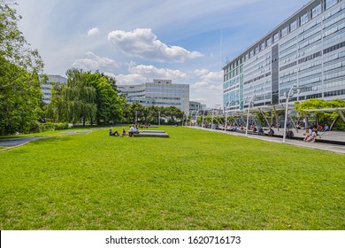 PARIS, FRANCE - MAY 30, 2019: People Relaxing In Jardin Atlantique. Jardin Atlantique Is A Public Park And Garden Located On Roof That Covers Tracks And Platforms Of Montparnasse Railway Station.