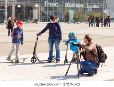 Paris, France - May 4, 2014: Paris, La Defense Business District. Adults And Children Rest In The Plaza La Defense.