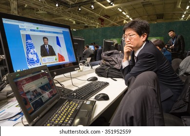 PARIS, FRANCE - Nov 30, 2015: Hard Work In The Press Centre During The 21st Session Of The UN Conference On Climate Change