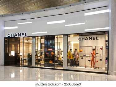 287 Chanel shop front Images, Stock Photos & Vectors | Shutterstock