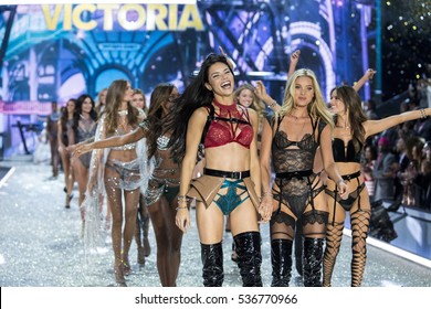 PARIS, FRANCE - NOVEMBER 30: Adriana Lima And Elsa Hosk The Victoria's Secret Angels Walks The Runway At The Victoria's Secret Fashion Show On November 30, 2016 In Paris, France.