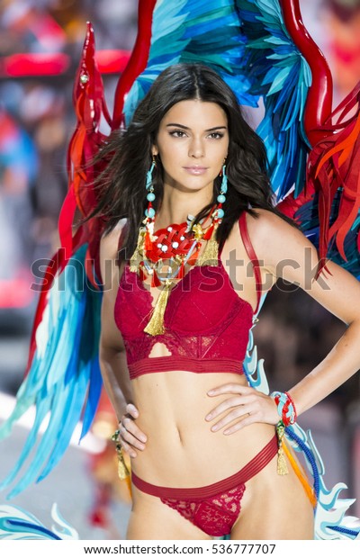 Paris France November 30 Kendall Jenner Stock Photo Edit