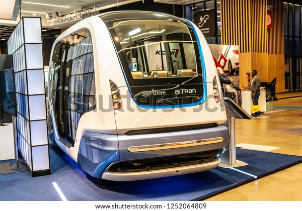Paris,\
France, October 02, 2018: Altran Autonomous Shuttle, AUTONOM\
SHUTTLE bus, fully driverless electric vehicle, intelligent\
mobility solution, at Mondial Paris Motor\
Show