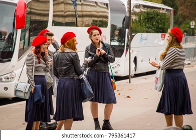 フランス 民族衣装 の画像 写真素材 ベクター画像 Shutterstock