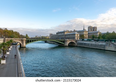 Paris, France -October 22, 2018- From Pont Au Change Bridge. Hôtel-Dieu Hospital And The Cathedral Notre-Dame De Paris. People Walking And Cycling Along Park Rives De Seine, Georges Pompidou.