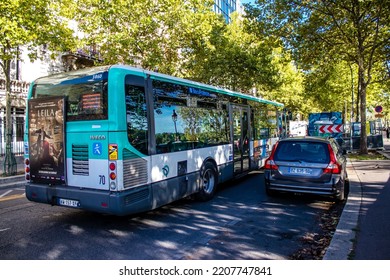 Paris, France - September 14, 2022 Bus Driving Through The Streets Of Paris, Buses Are Inexpensive And Drop You Off At Any Location In The Capital Quite Quickly, Many Of Its Buses Run On Gas