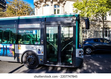 Paris, France - September 14, 2022 Bus Driving Through The Streets Of Paris, Buses Are Inexpensive And Drop You Off At Any Location In The Capital Quite Quickly, Many Of Its Buses Run On Gas