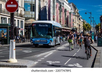 Paris, France - September 14, 2022 Bus Driving Through The Streets Of Paris, Buses Are Inexpensive And Drop You Off At Any Location In The Capital Quite Quickly, Many Of Its Buses Run On Gas