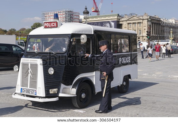 PARIS, FRANCE -\
september 16, 2014: National Police wearing and old uniform for\
tourists in Place de la Concorde. The National Police is also known\
as the Surete nationale.