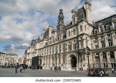 Paris, France - September 29 2019: People Watching A Video Presentation On A Big Screen At A Public Memorial Of Former French President Jacques Chirac Outside Hotel De Ville Paris