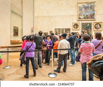 Paris, France-APRIL 14, 2013: Group Of Tourists Gathered Around The Mona Lisa In The Louvre Museum