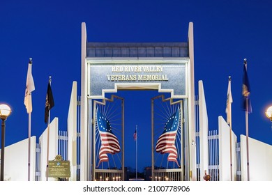 Paris Texas, DEC 22 2021 - Sunset View Of The Red River Valley Veterans Memorial