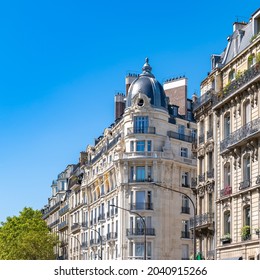 Paris, Typical Building Boulevard Haussmann, In A Luxury District