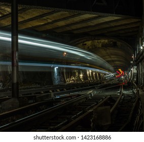 Parisfrance 03202015 Exploration Paris Metro Tunnels Stock Photo ...