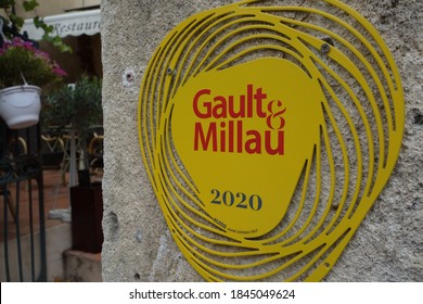 Paris,france
10/30/2020
Sign Gault Millau ,traditional Restaurant Guide In France