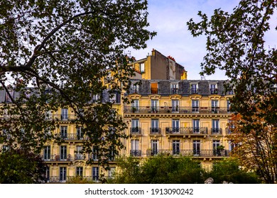 Immeuble Haussmannien Stock Photos Images Photography Shutterstock