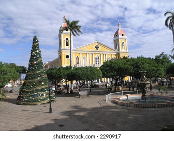 park central christmas granada nicaragua