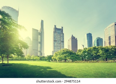 park w centrum finansowym lujiazui, Szanghaj, Chiny: zdjęcie stockowe