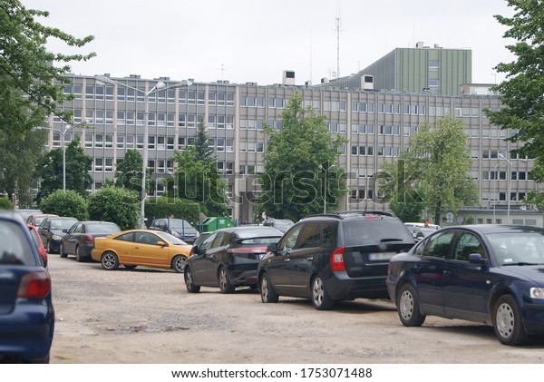 Parked cars\
and office building in the\
background