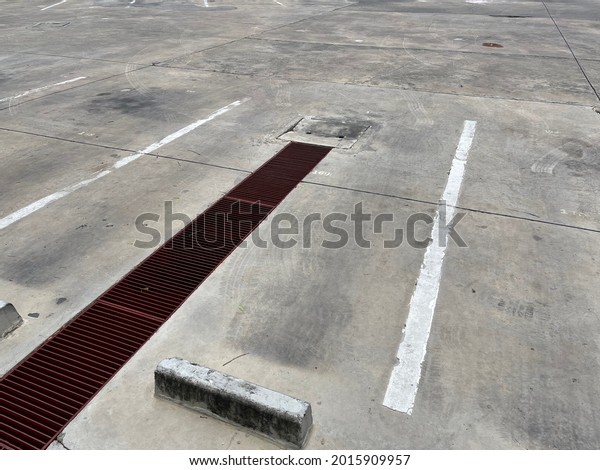 Parking area made of\
cement