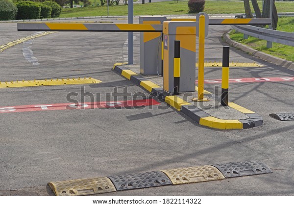 Parking barrier control\
ramp boom down