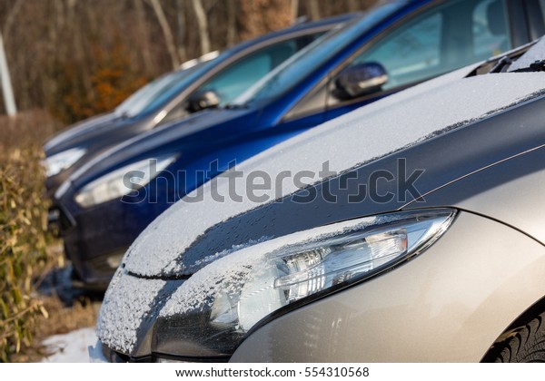 Parking cars\
with beautiful sunshine in\
wintertime