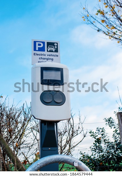 Parking for electric\
vehicles in city