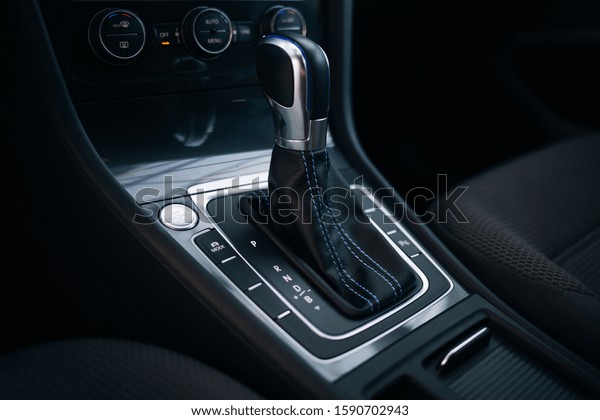 Parking\
position of the automatic gearbox control\
handle