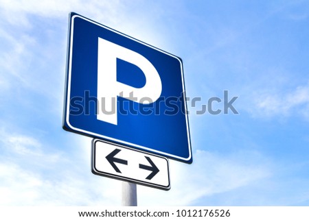 Parking sign showing free places 