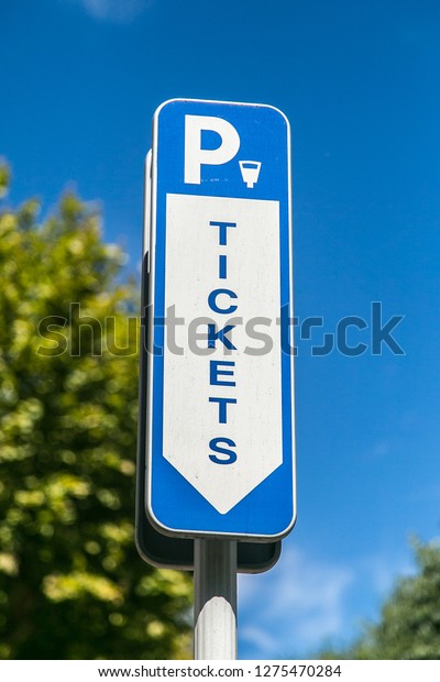 Parking Tickets\
Sign