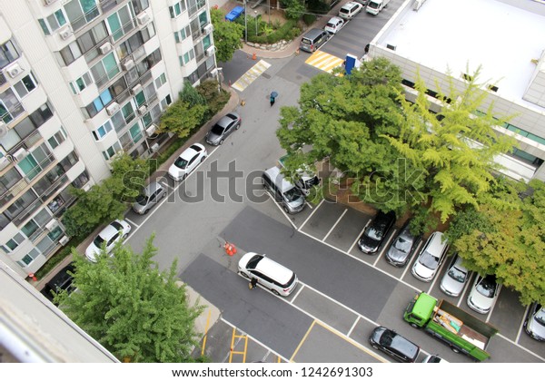 Parking lot top view\
of apartment in Korea