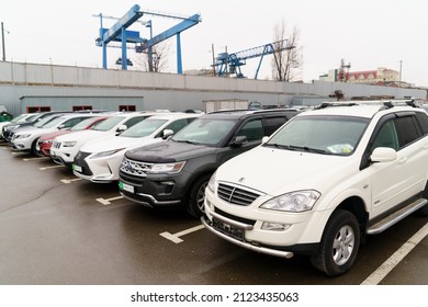 Parking Of Used Cars In The Open Air. Profitable Sale And Purchase Of Cars Of Various Brands. Russia, Rostov-on-Don, Motor Showroom KLYUCHAVTO, 20.12.2021