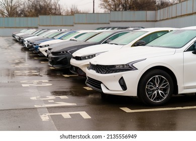 Parking Of Used Cars In The Open Air. Profitable Sale And Purchase Of Cars Of Various Brands. Russia, Rostov-on-Don, Motor Showroom KLYUCHAVTO, 20.12.2021