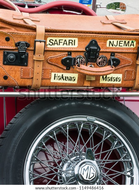 safari car suitcase