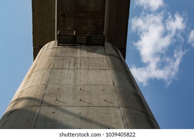 Partial view of the bridge column