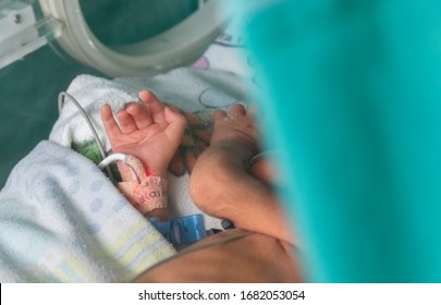 Newborn Baby In Hospital Weakened Stock Footage Video 100 Royalty Free 1009859528 Shutterstock