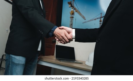 Partnership Business Handshake Trust Deal Success, Business Owners Shake Hands To Agree To Work. Partners Hold Hands To Accept Work. Businessman Agree Concept.