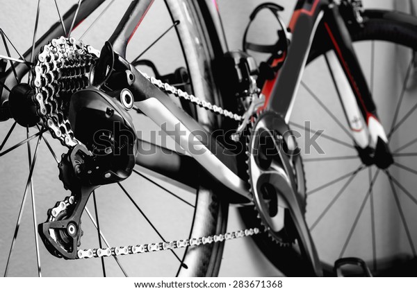 parts\
bicycle wheel, chain, cycling road bike\
frame