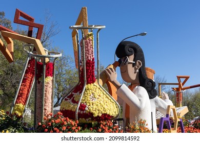 Pasadena, CA - January 2 2022:  Floats From The 2022 Tournament Of Roses Parade