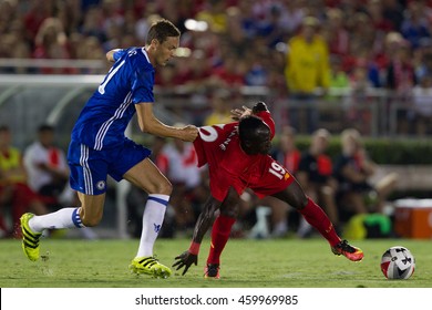 PASADENA, CA - JULY 27: Sadio Mane & Nemanja Matic During The 2016 ICC Game Between Chelsea & Liverpool On July 27th 2016 At The Rose Bowl In Pasadena, Ca.