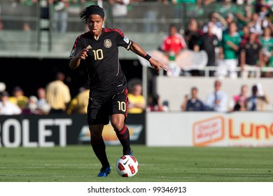 PASADENA, CA. - MAY 25: Mexico F Giovani Dos Santos #10 During The 2011 CONCACAF Gold Cup Championship Game On May 25, 2011 At A Sold Out Rose Bowl In Pasadena, CA.