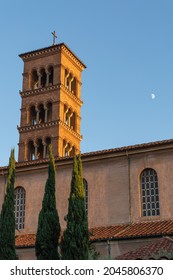 Pasadena, CA - September 14 2021: Full Moon Over A Church In Pasadena At Sunset