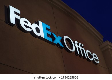 Pasadena, CA, USA - March 11, 2021: Image Of A Lit FedEx Office Sign. FedEx Office Is An American  Retail Chain That Provides Shipping, Printing, Copying And Binding Services.