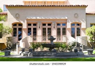 PASADENA, CALIFORNIA - 26 MAR 2021: Fountain At The Richard Chambers United States Court Of Appeals.