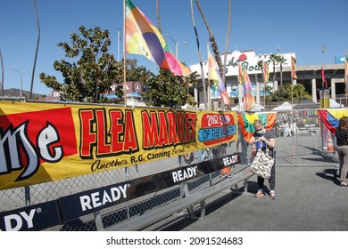 Pasadena, California, United States - 10-25-2021: A View Of A Large Banner That Advertises The Rose Bowl Flea Market At The Entrance.