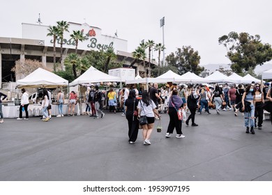 Pasadena, California-USA - April 11, 2021: Crowds In Masks, Shop At The Rose Bowl Flea Market