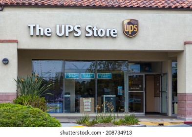 PASADENA, CA/USA - AUGUST 2, 2014: The UPS Store Exterior. The UPS Store Network Is The World's Largest Franchisor Of Retail Shipping, Postal, Printing And Business Service Centers.